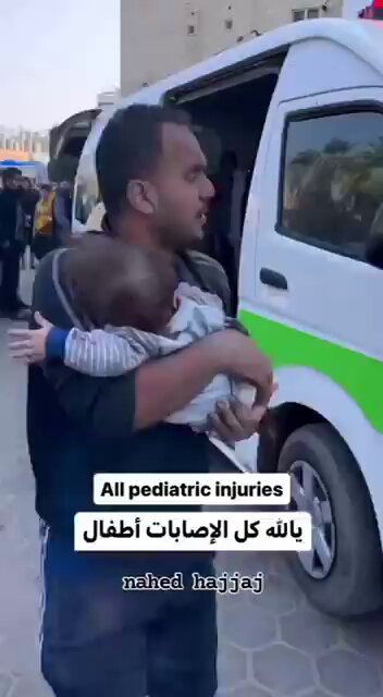 Burada Hamas'tan birini görüyor musunuz? Hepsi çocuk!! Sadece çocukları hedef alıyorlar
