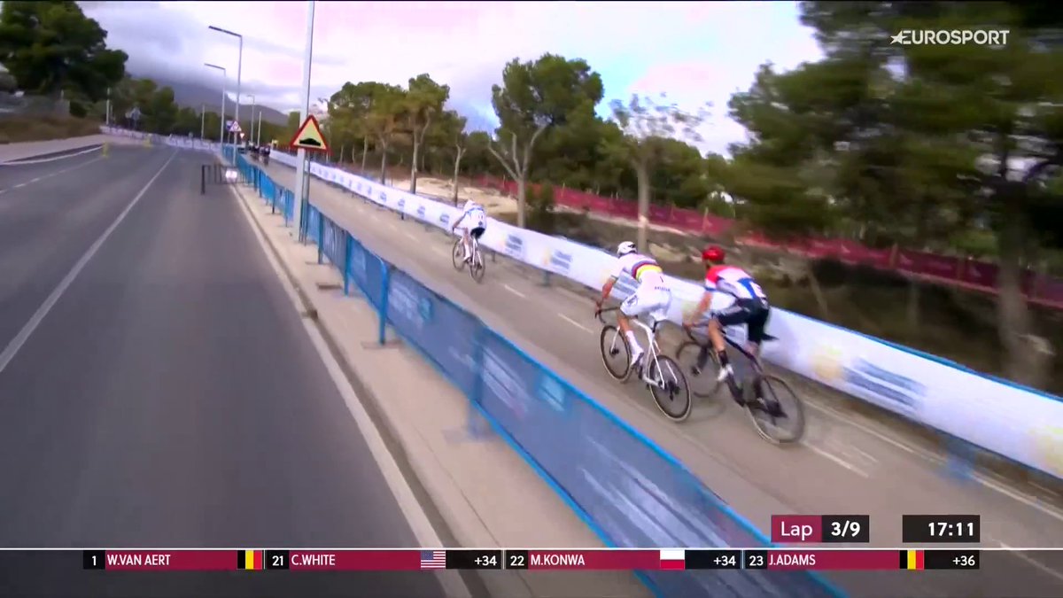 🚵🇪🇸 | Hoe hard gaat Mathieu van der Poel.... Geen woorden voor.. 🚀🚀#CXWorldCup 📺Veldrijden kijk je live op discovery+