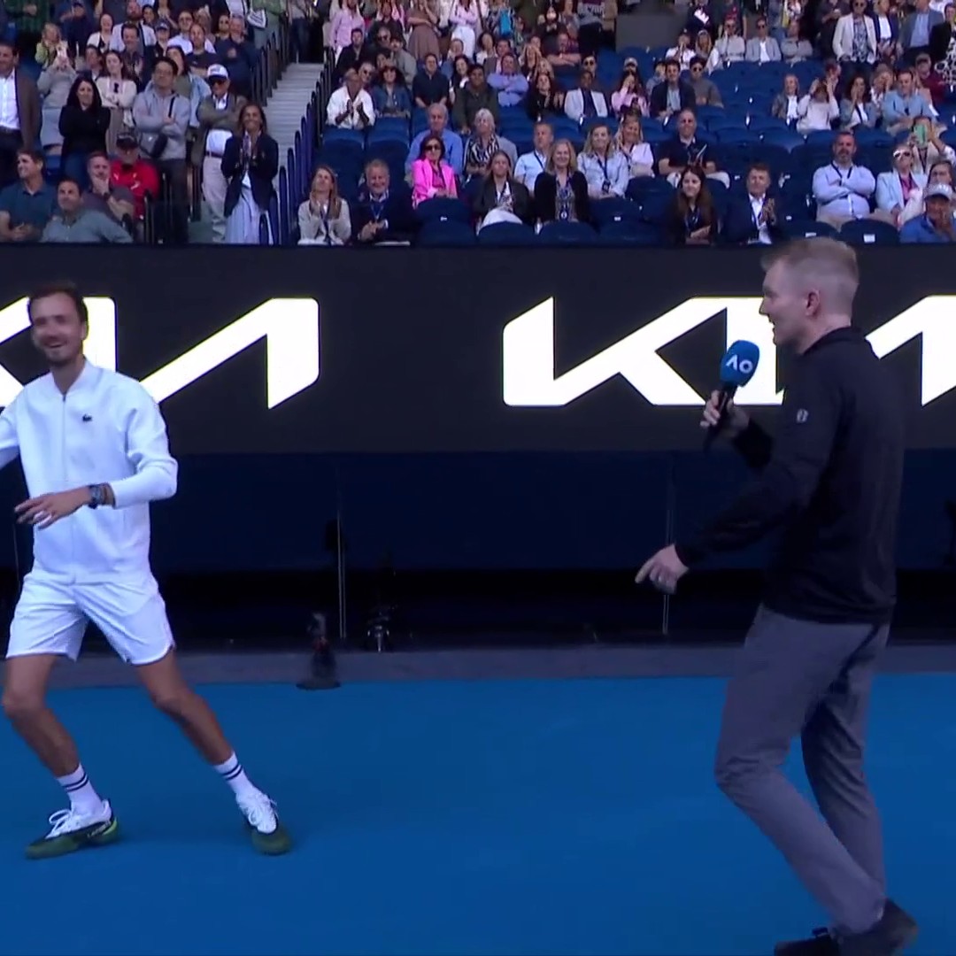After defeating Nuno Borges, Daniil Medvedev's post-match interview turns into an insightful masterclass! 😅👏 #AusOpen