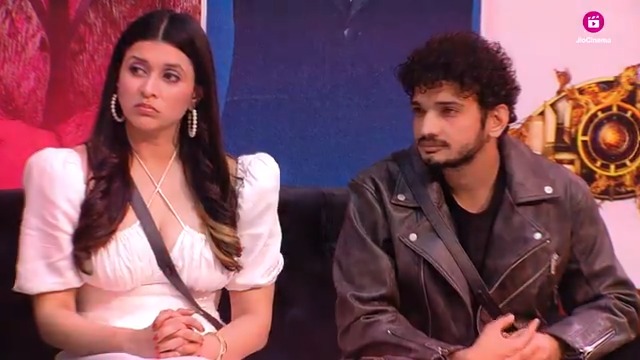 Press Conference mein Munawar par hua teekhe sawaalo ka vaar! Kya Munawar kar payenge apne upar lage allegations ko clear? Watch the new episode of #BiggBoss17 on #JioCinema and Colors TV Tune-in to the 24 hour LIVE channel, streaming free only on #JioCinema