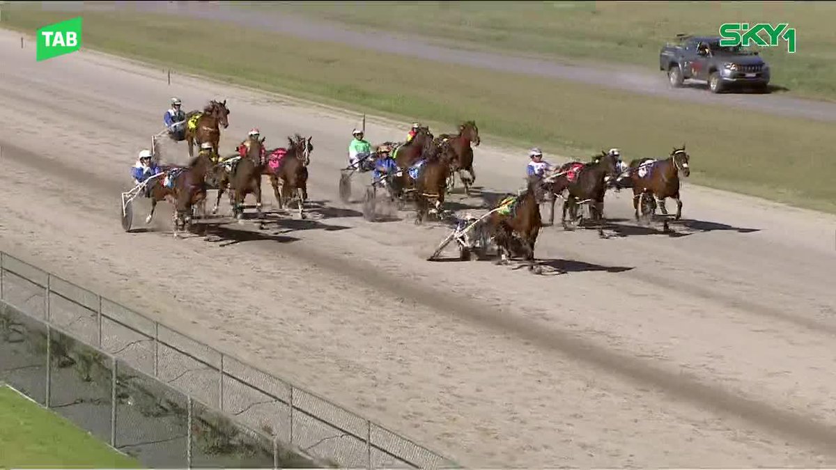 ๐ฒ Talk about rotten luck, one for the ages. ๐ฒ One of the sickest beats you'll see for Park Lane who had the race all but won.