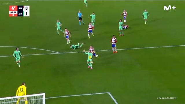 La acción de Giménez por la que el Granada CF ❤️⚪️ pidió penalti. #LALIGAEASPORTS #LaCasaDelFútbol