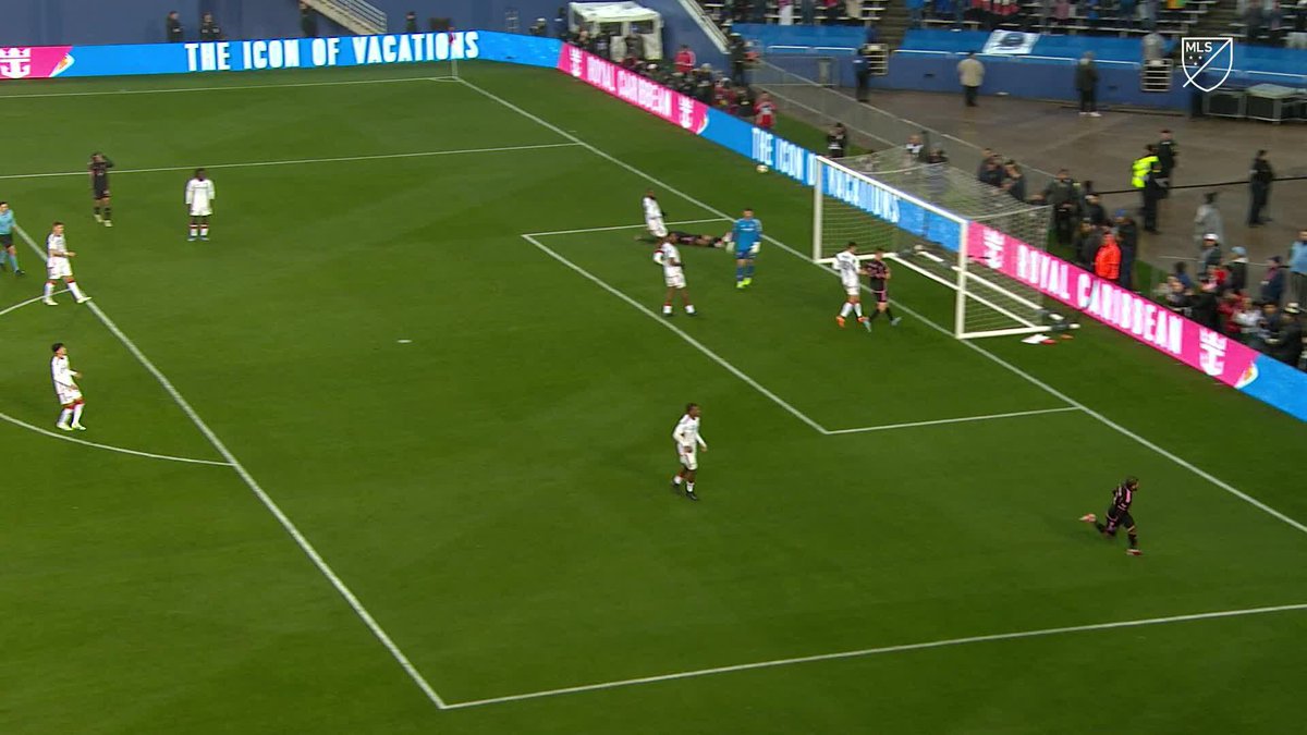 Messi and Suarez almost connect to score. 👀