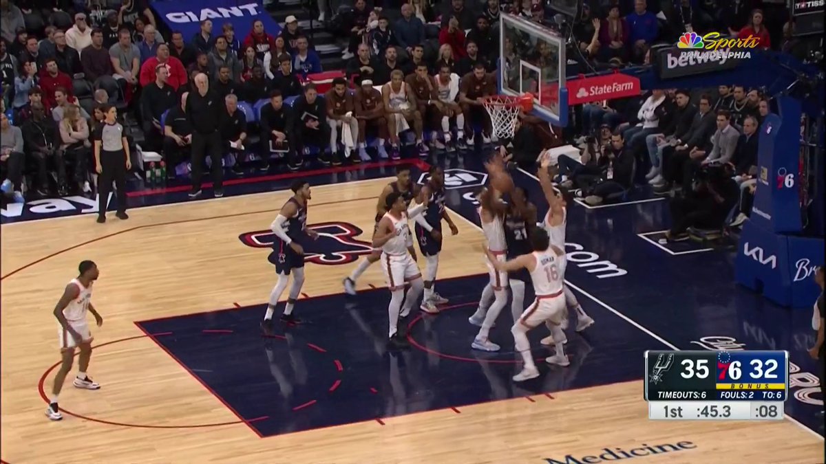 Joel Embiid with 21 consecutive games with 30+ points. And we are only in the first half.