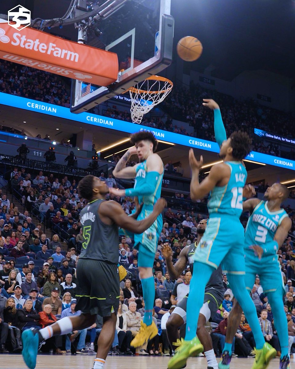 As if tonight couldn’t get any better, Leaky Black just iced two free throws for the Hornets to secure a win over Minnesota. Put up 7 PTS (2-3 FG, 1-1 3PT), 3 REB, 1 AST and 1 BLK in just 5 minutes of action. #GDTBATH