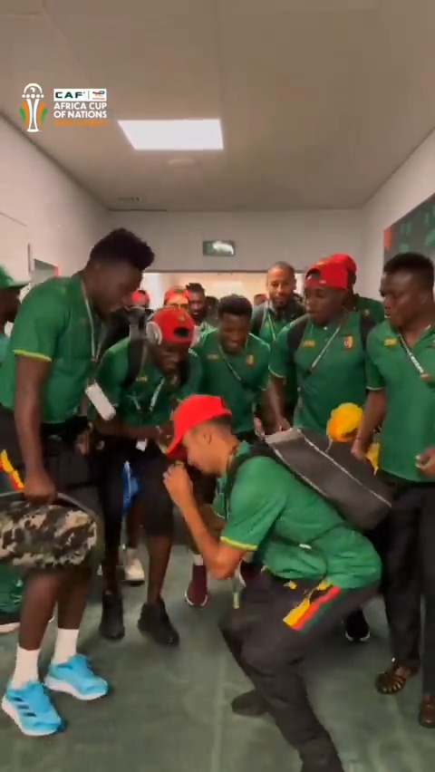 Cameroon national team finally found a good use for Onana, the speaker carrier. Man United take notes.
