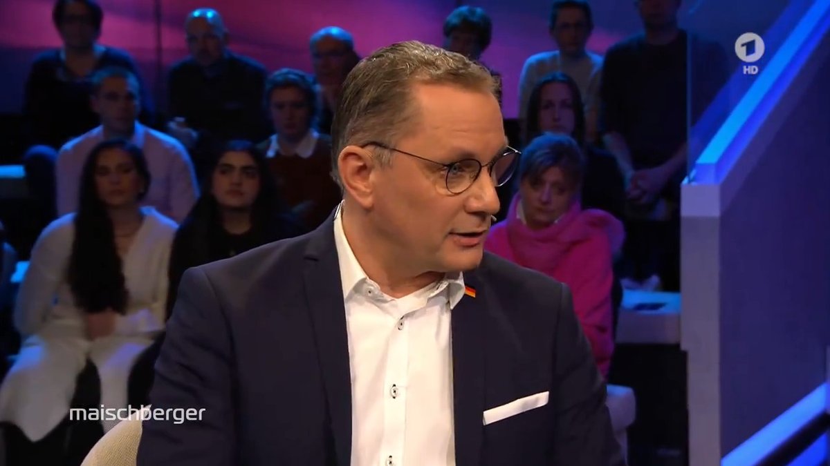 „Wir stehen als Partei ganz klar zum Grundgesetz“, sagt der Partei- und Fraktionsvorsitzende der AfD Tino Chrupalla. Die auf einem Treffen mit #Rechtsextremen in Potsdam geäußerten Positionen seien mit der Parteiprogrammatik nicht vereinbar. #maischberger Das Erste