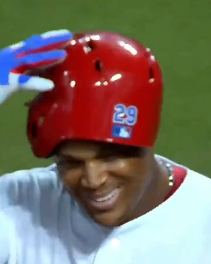 There is nobody like Adrián Beltré. 🤣