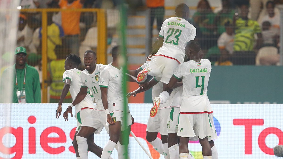 Ce but de la Mauritanie face ร lโAlgรฉrie restera ร jamais gravรฉ dans leur histoire. ๐ฒ๐ท๐ (๐ฅ TotalEnergies AFCON 2025) #CAN2023