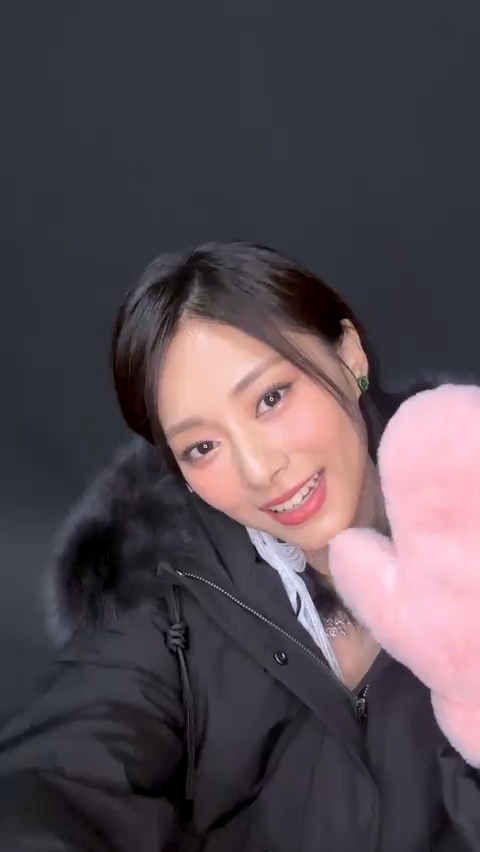 ๐ ๐ ๐จ๐ญ ๐ฒ๐จ๐ฎ with a mystery item๐งค +*:๊ซ:* ๐๐๐กโ ๐๐๐-๐กโ *:๊ซ:*+ ๐๐๐-๐๐๐ฃ๐ & ๐๐๐-๐๐๐๐๐ #TWICE #ํธ์์ด์ค #์ฏ์ #TZUYU #IGOTYOU๐ค #WithYOUthโคโ๐ฅ