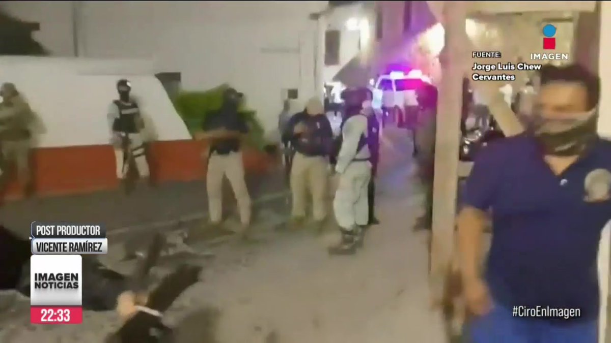 El pueblo mágico de #Taxco, #Guerrero, lleva 3 días sin transporte, 2 sin clases y todo está prácticamente paralizado por las amenazas de grupos criminales. Sicarios difunden videos patrullando las calles de día y sin que ninguna autoridad se los impida: