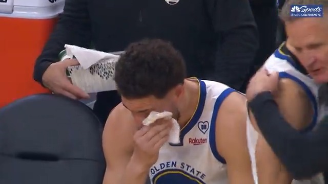 Klay and Draymond were emotional during Deki's tribute 💔