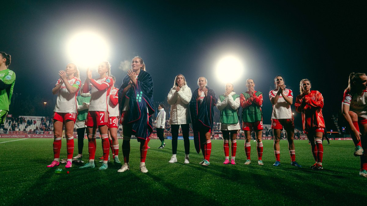 Was passiert rund um ein #UWCL Auswärtsspiel? ✈️🏨🚶‍♀️⚽️ Werft einen Blick hinter die Kulissen der #FCBayern Frauen in Rom: ... und unterstützt uns im entscheidenden Spiel gegen PSG am Campus: 💪 #packmas
