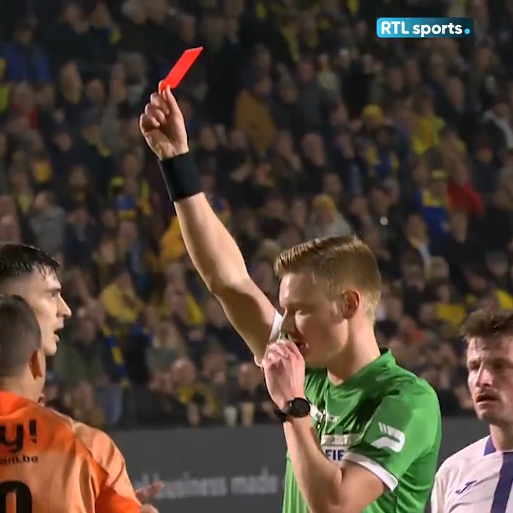 Expulsion de Kevin Mac Allister ! 🔴 À 11 contre 10 les Anderlechtois arriveront-ils à inverser la tendance ? 🧐 #USGAND #CrokyCup #RTLsports