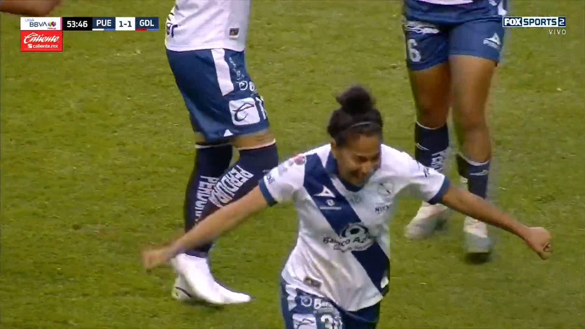 ¡QUÉ GOLAZO! 🤩🔥 Aisha Solórzano pudo contra todo el mundo para dejar esta pintura de anotación para el empate 😎 #EnfranajadasxFSMX