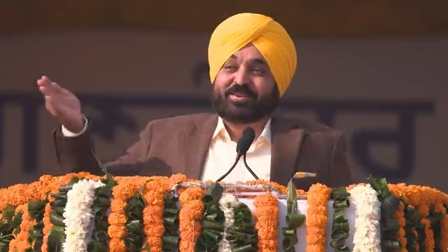 ਅਯੁੱਧਿਆ 'ਚ ਰਾਮ ਮੰਦਰ ਬਣਾਇਆ ਗਿਆ ਹੈ... ਸਭ ਨੂੰ ਉੱਥੇ ਜਾਣਾ ਚਾਹੀਦਾ ਹੈ... ਸਾਡੀਆਂ ਦੀਵਾਲੀਆਂ, ਸਾਡੇ ਦੁਸ਼ਿਹਰੇ, ਸਾਡੀਆਂ ਲੋਹੜੀਆਂ ਤੇ ਸਾਡੀਆਂ ਵਿਸਾਖੀਆਂ ਸਾਂਝੀਆਂ ਨੇ... ਅਸੀਂ ਧਰਮ ਤੇ ਜਾਤੀ ਦੀ ਰਾਜਨੀਤੀ ਨਹੀਂ ਕਰਦੇ... ਅਸੀਂ ਕੰਮ ਦੀ ਰਾਜਨੀਤੀ ਕਰਦੇ ਹਾਂ...
