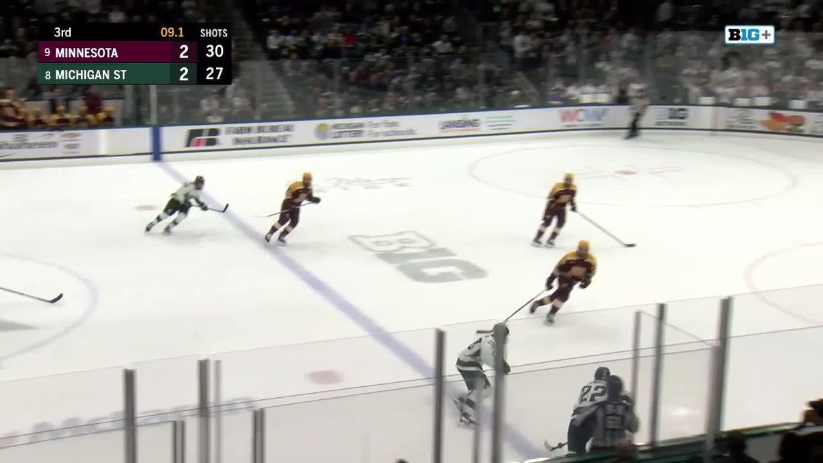 SPARTANS WIN! 🙌 Michigan State Hockey's Danny Russell scores with 4 seconds left to stun Minnesota. 🚨