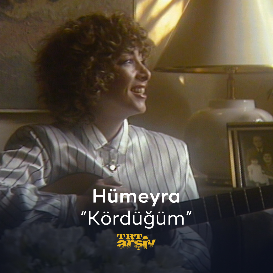 #Hümeyra sesiyle bizleri geçmişe götürüyor. “Bir kördüğüm ki içim Çözdükçe dolaşıyor” 🎙️