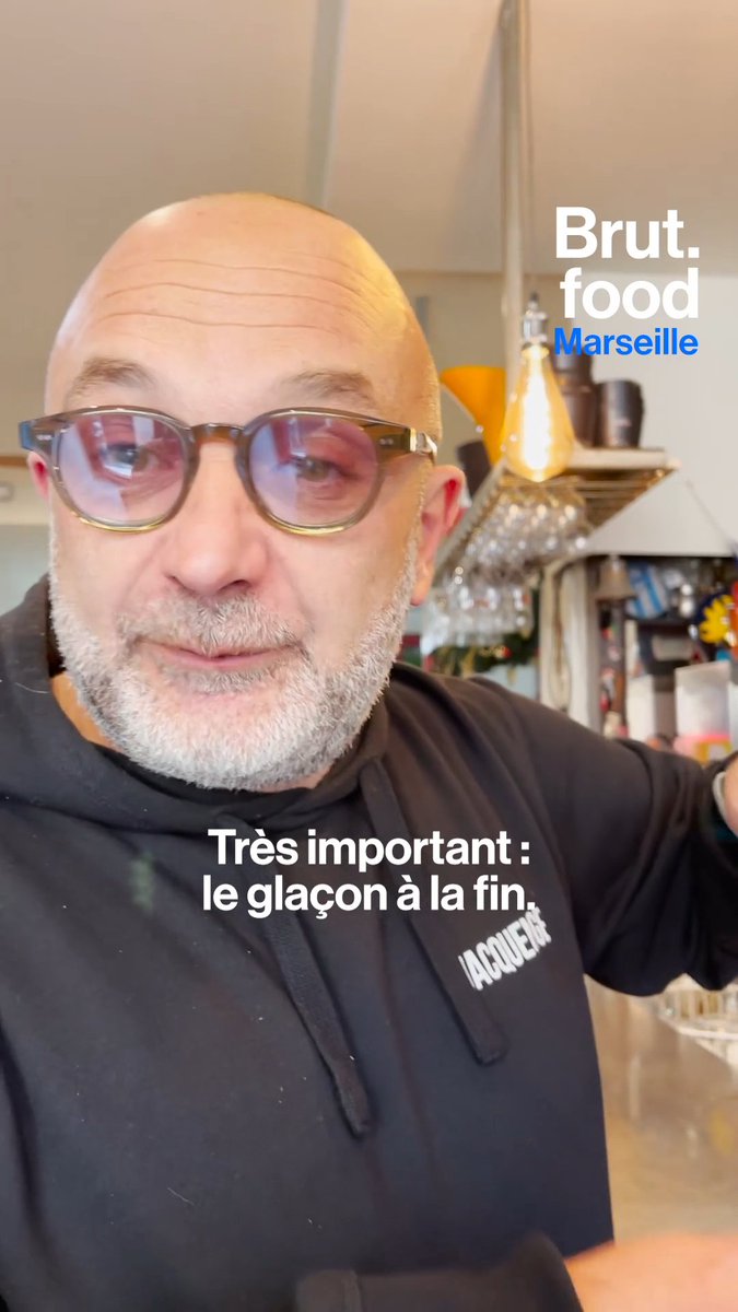 Le pastis à Marseille, c’est été comme hiver, avec modération bien sûr. Et pour voir à quel point c'est un symbole de la cité phocéenne, notre journaliste Mina a juste eu à franchir la porte d’un bistro, et pas n’importe lequel, le bar de l’Avenir, à côté du vieux-Port.