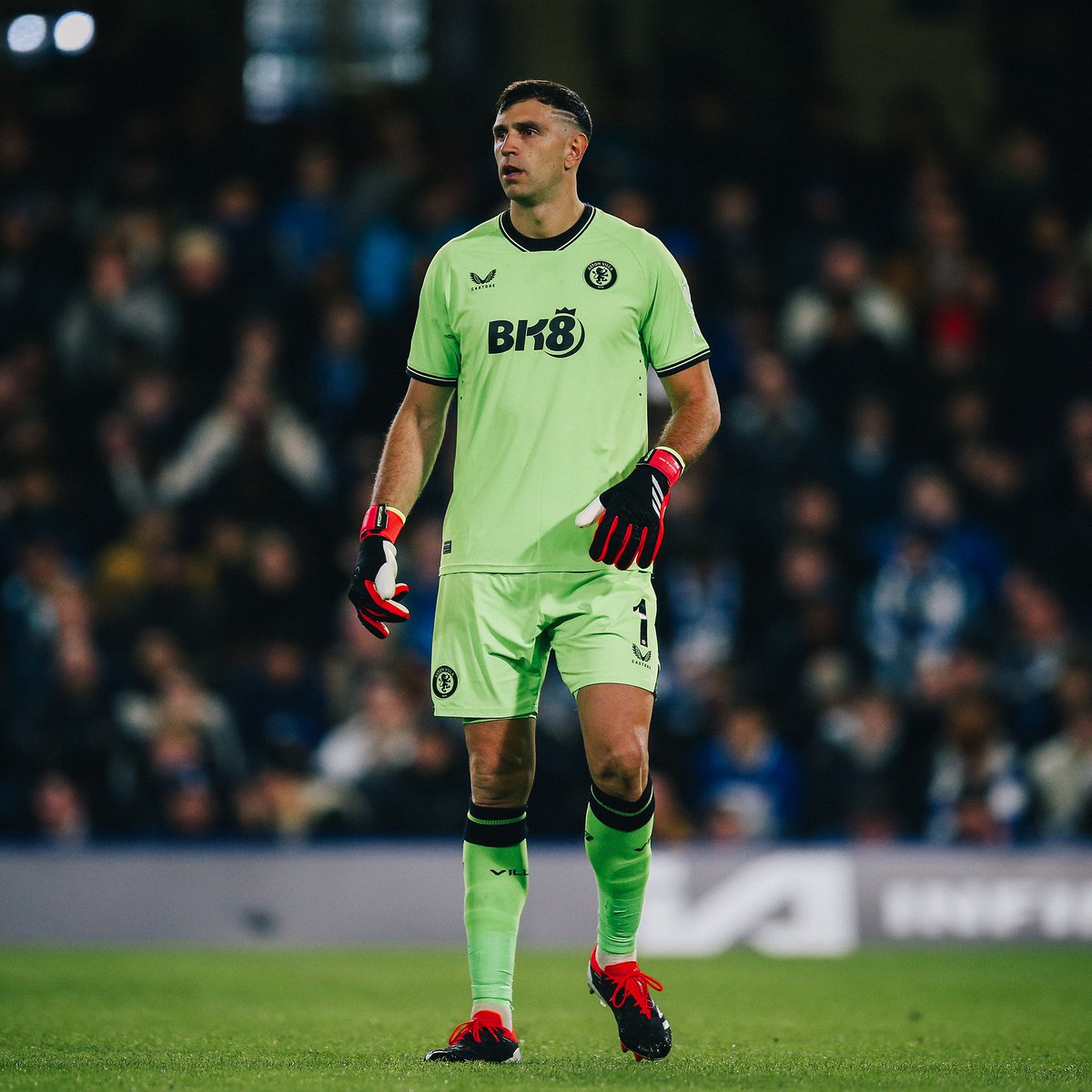 Já pararam de tratar Dibu Martínez como um cara que "deu sorte" na hora certa e começaram a lhe dar valor por ser um goleiro de primeira prateleira, certo? Ontem mais um jogo sem ser vazado.