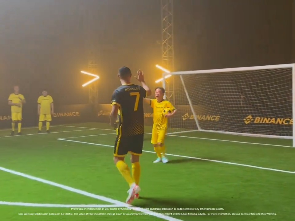 .Khaby lame in goal, Cristiano Ronaldo Ronaldo coaching… A unique and incredible experience for the holders of the rarest ForeverCR7 NFTs. Get a CR7 NFT here ➡️