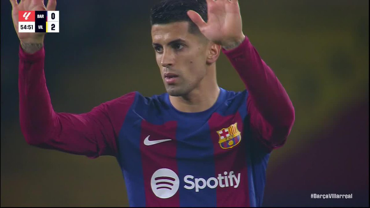 Cancelo apologizing after his mistake led to Barca going down 2-0 😬