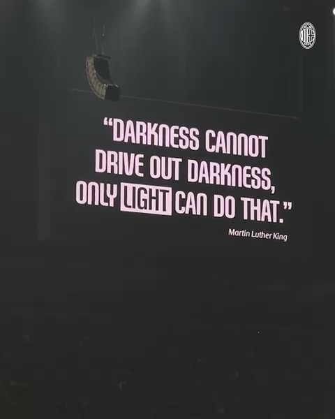 Milan vs Bologna was stopped in the 16th minute (Maignan's number) after the racist abuse last week. Martin Luther King quote was put on the stadium screens and the whole stadium put their phone torches on. 👏❤️
