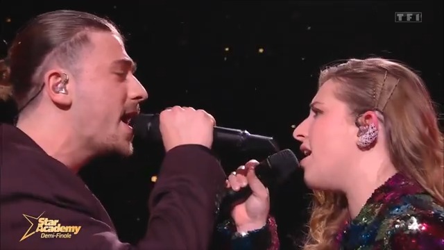 « J'oublierai ton nom de mille façons, pour les mêmes raisons qui m'ont fait t'aimer » Pierre et Héléna nous offrent un premier duo qui nous donne les frissons pour ce duel vocal 😍 Suivez en direct le prime de la #StarAcademy ▶️
