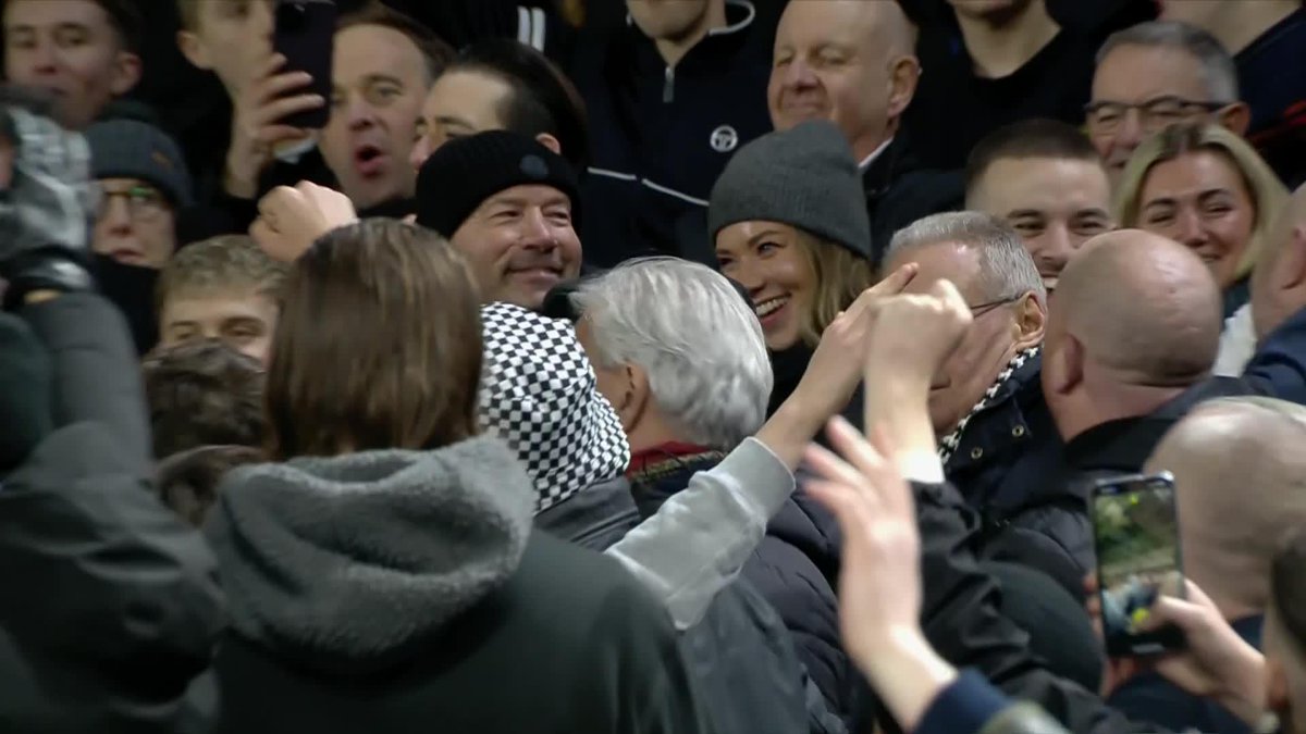"Heyyyy, Alan Shearer!" 🙋♂️ A familiar face was in the away end tonight. 🤝