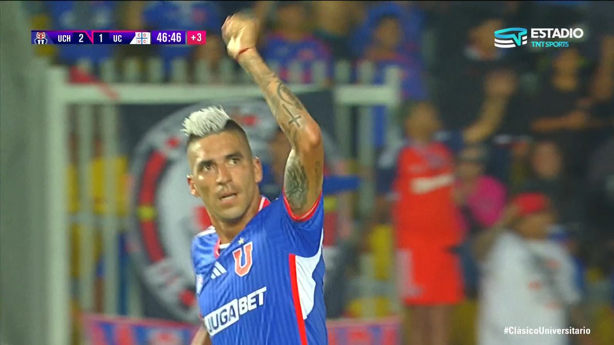 ⚽️🔵🔴👉 2-1, 45+1’, L. Fernández ¡GOLÓN! Lea Fernández se atrevió y remató con calidad para colocar en ventaja a la U justo antes del término del primer tiempo. #ClásicoUniversitario Disfruta de Estadio TNT Sports, estés donde estés 📲💻 Link en la BIO 📍