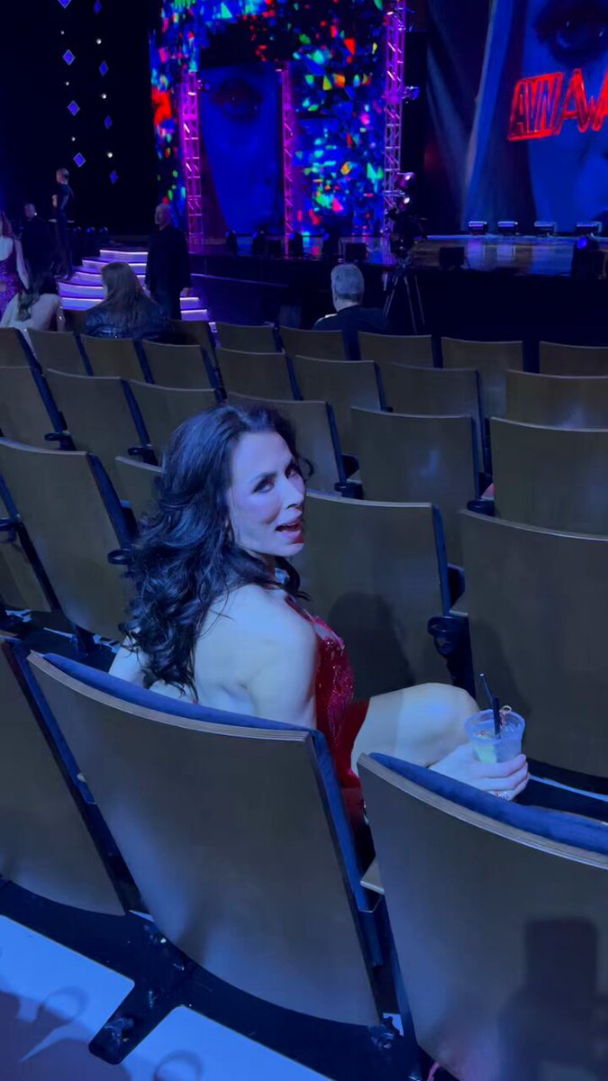 My good friends trying to find their seats....Defiled my dress, spilt my drink...and I'd do it again. 🦊💋Shawn Alff 🍎 Robby Apple Pie 🍎 AVN Awards AVN Media Network