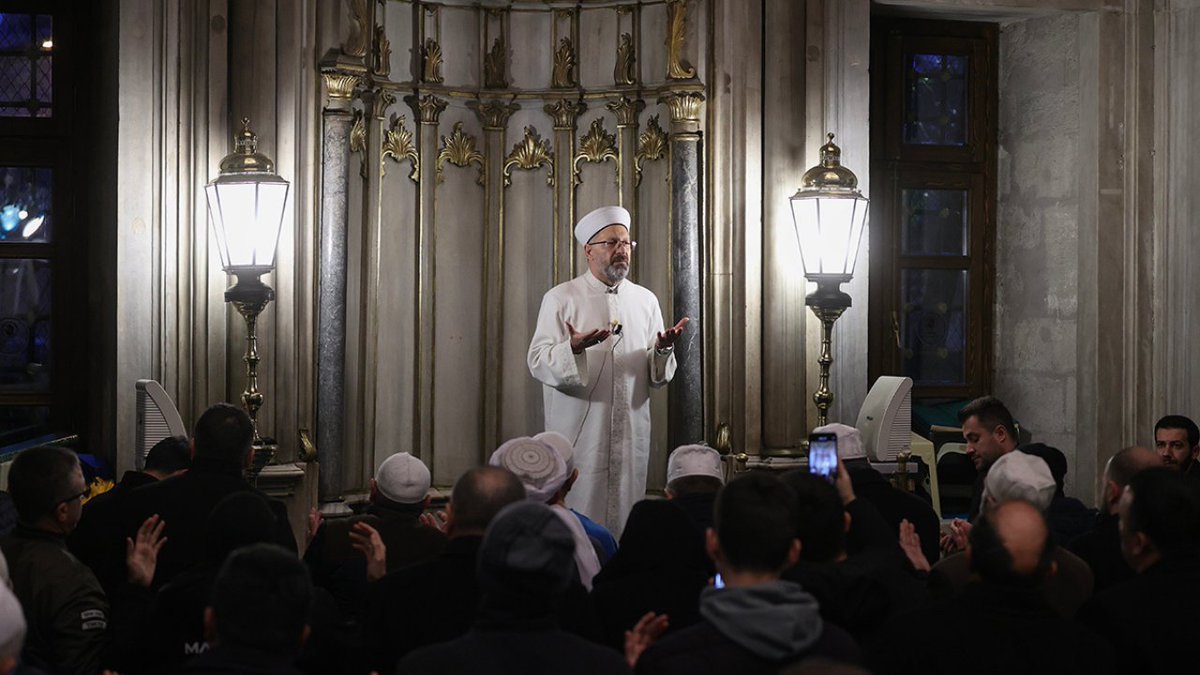 “Milletimizin en büyük özelliği, hakkın yanında yer almak, zalimin karşısında durmak” Sabah namazını Eyüp Sultan Camii’nde vatandaşlarımızla birlikte kıldık, şehadete kavuşan Mehmetçiklerimiz ve mazlum Filistinli kardeşlerimiz için dualar ettik.