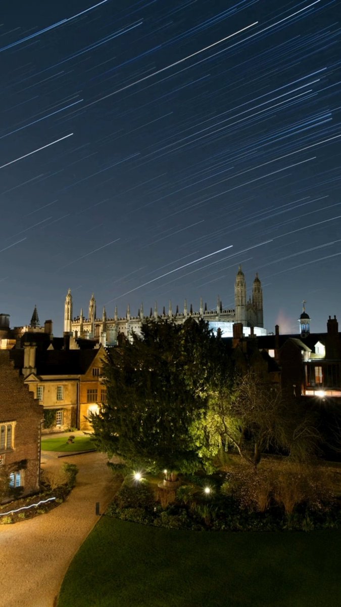 📷 Have you ever seen a Cambridge night sky like this? Incredible time lapse by @j_a_clarkson, a second-year engineering PhD student @trinityhallcamb 🤩 #Cambridge #UniversityOfCambridge #CambridgeUniversity #Photography