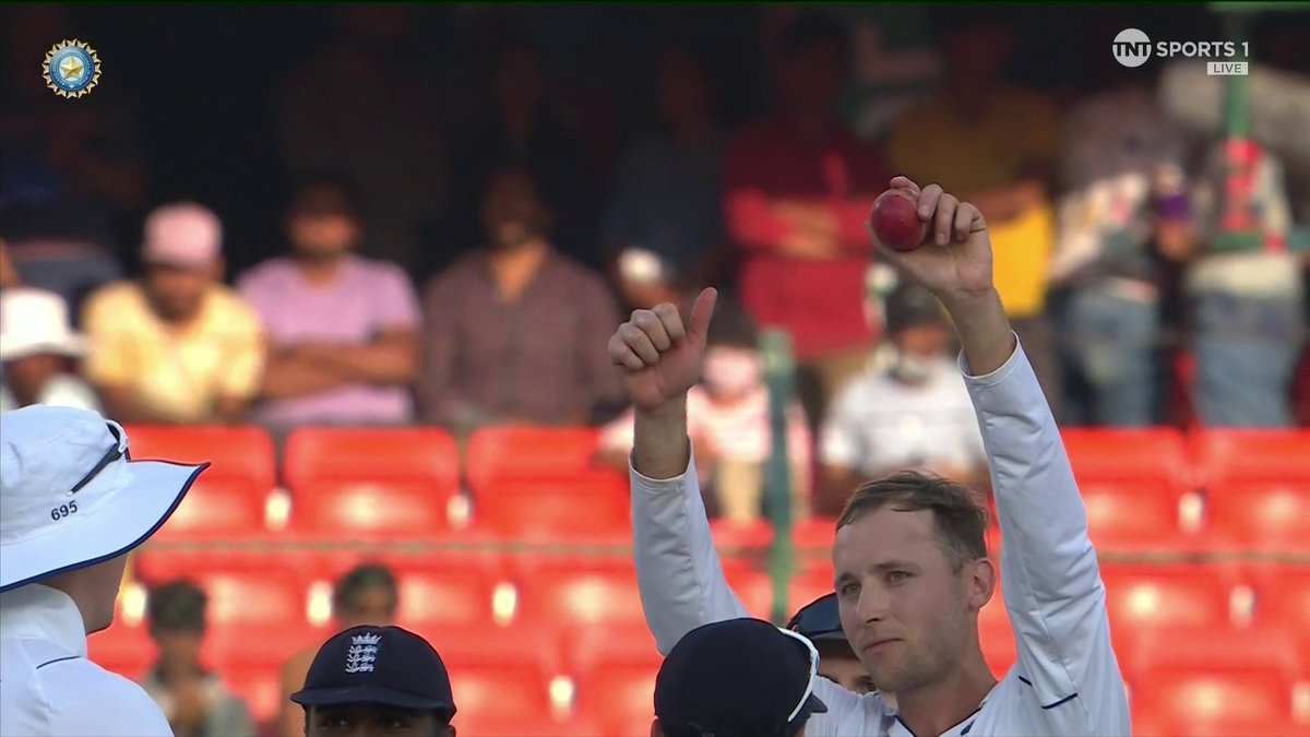 Now that is an absolute peach from Hartley 😮💨 England need just two wickets... #INDvENG
