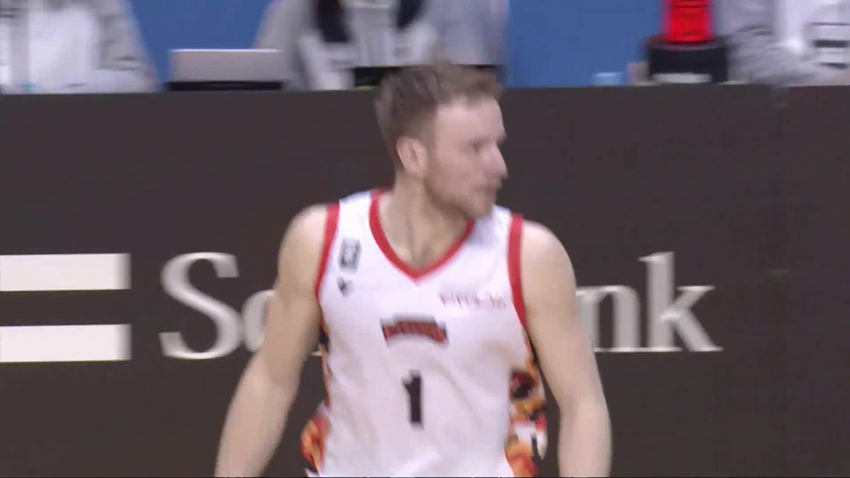 試合残り8.6秒、3点ビハインドの場面で...。 Tucker Haymond 愛媛オレンジバイキングス 📡バスケットLIVEで見逃し視聴 #Bリーグ