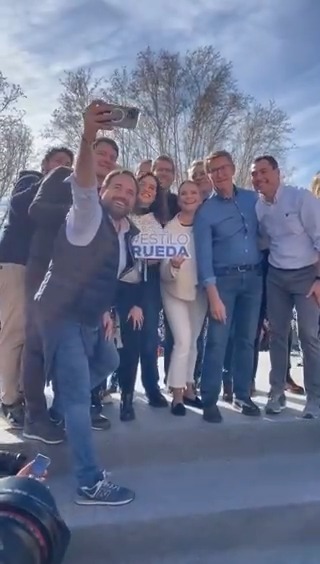 Miles de personas volvemos a salir a la calle por #UnaEspañaFuerte y para decirle a Sánchez NO a la Ley de Amnistía. Dentro de 48h pretende aprobar un traje a medida de fugados y condenados con tal de mantener el poder. ¡Defendemos con Alberto Núñez Feijóo la igualdad entre españoles!