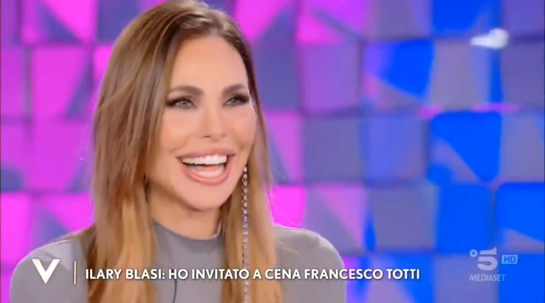 "Pensi che Totti leggerà il libro?" "Francesco che legge un libro?!" #verissimo