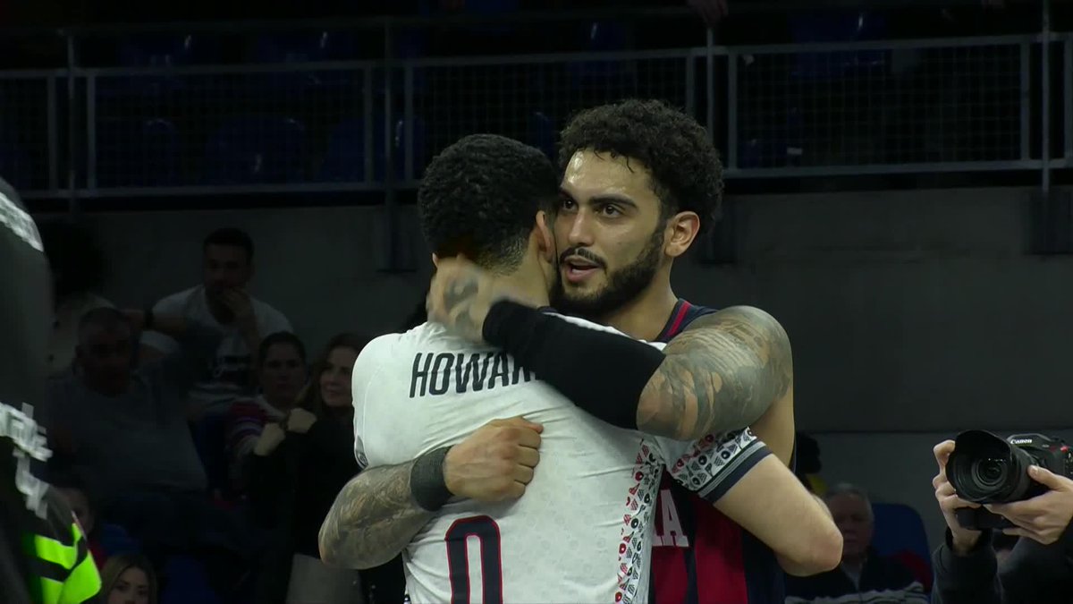 Un nuevo momento mágico para el álbum de la 𝙛𝙖𝙢𝙞𝙡𝙞𝙖 Howard ❤️ 📺 Movistar Plus #LigaEndesa #ListosParaRomperla