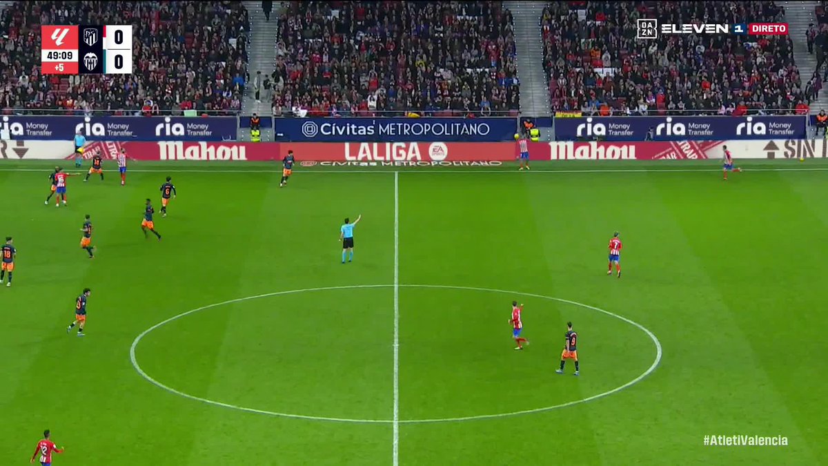 O passe do Griezmann é pura arte 🖼️ Samuel Lino 🇪🇸 LALIGA | Atlético de Madrid 1 x 0 Valencia CF #LaLigaELEVEN