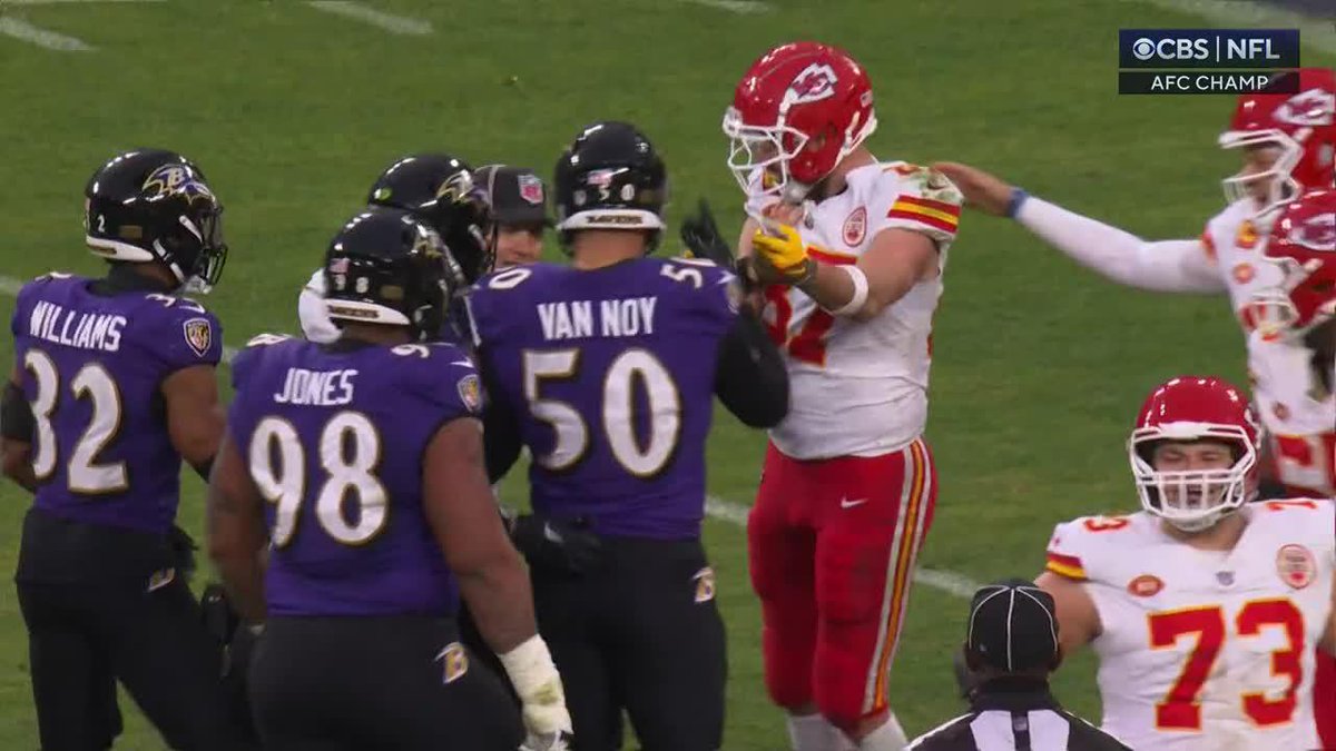 In what world are there not *MULTIPLE* personal fouls called here on each team? Travis Kelce walks away unscathed as the instigator. Retaliation always kills. #Ravens