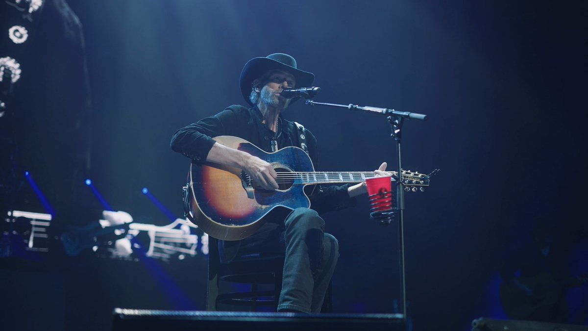It was a special moment when Toby played his latest hit #DontLetTheOldManIn on stage in Las Vegas last month!