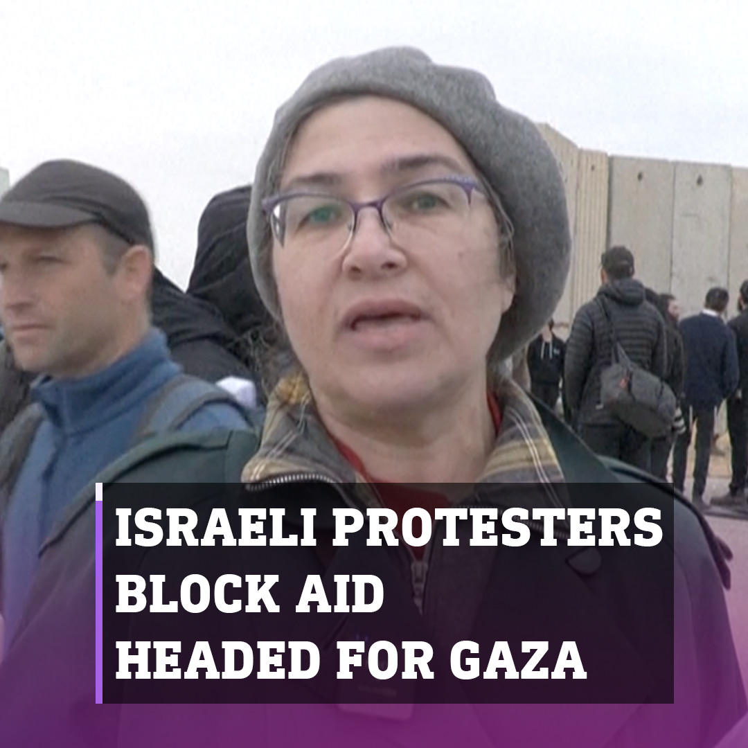 Israeli protesters at the Kerem Shalom crossing on Sunday blocked trucks loaded with humanitarian aid bound for Gaza from entering Israel for security checks and forced them to return to Egypt.