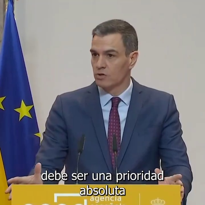 Propongo un gran acuerdo de país para proteger a los menores en Internet. Con una ley integral, el impulso de una estrategia multidisciplinar desde el ámbito educativo y el avance en soluciones tecnológicas que impidan el acceso de menores al contenido para adultos. Mañana mismo, el Consejo de Ministros creará un Comité de personas expertas para la generación de un entorno digital seguro para la juventud y la infancia. No tenemos tiempo que perder. La prevención y la formación son claves.