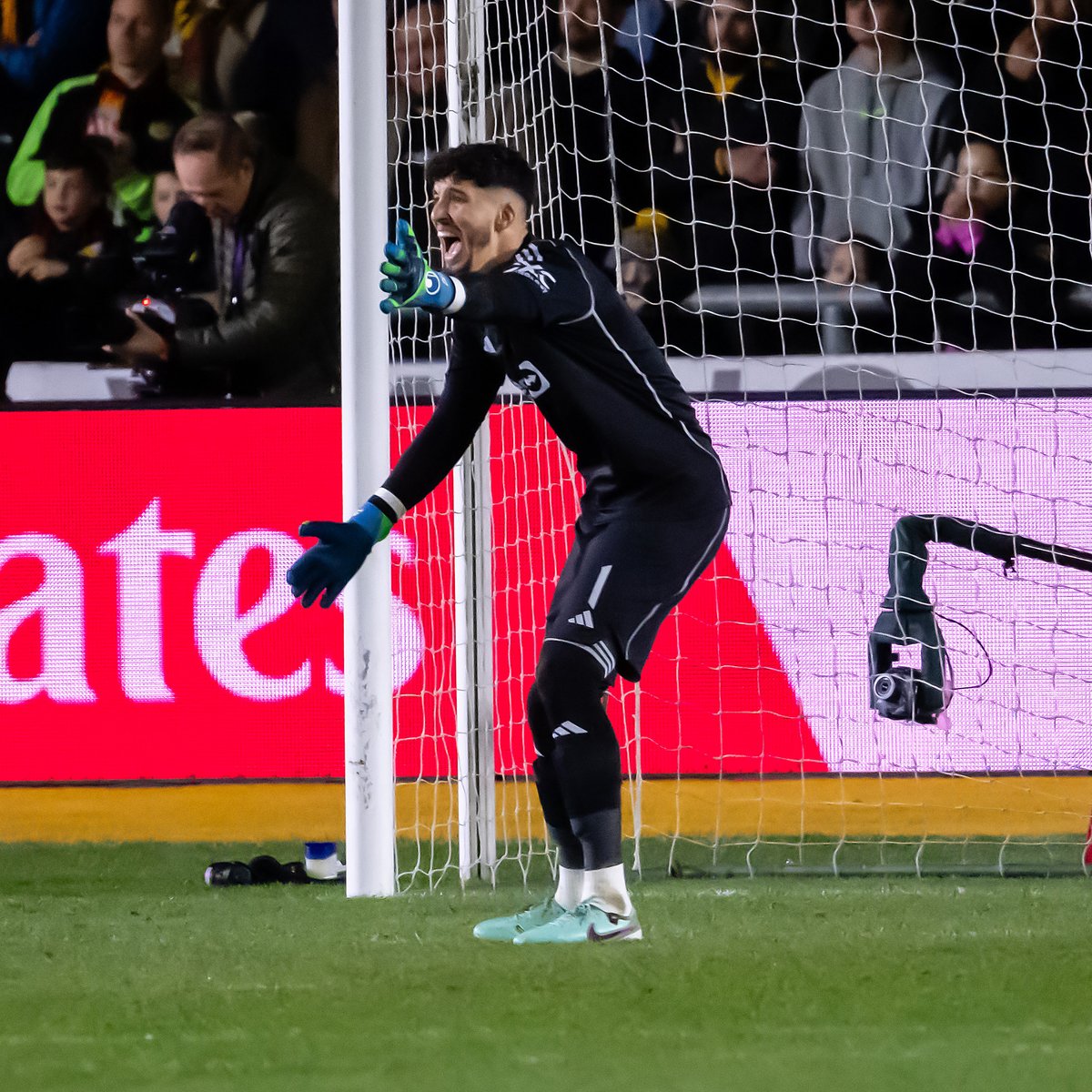 Fingertip save from Altay Bayındır 🧤 An assured debut from our Turkish goalkeeper 🇹🇷 #MUFC || #FACup