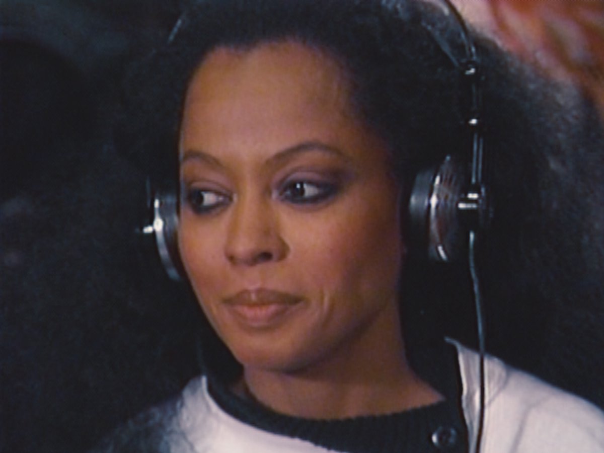Diana Ross asking for Darryl Hall's autograph at the We Are the World recording session 🤯 The Greatest Night in Pop is now streaming!