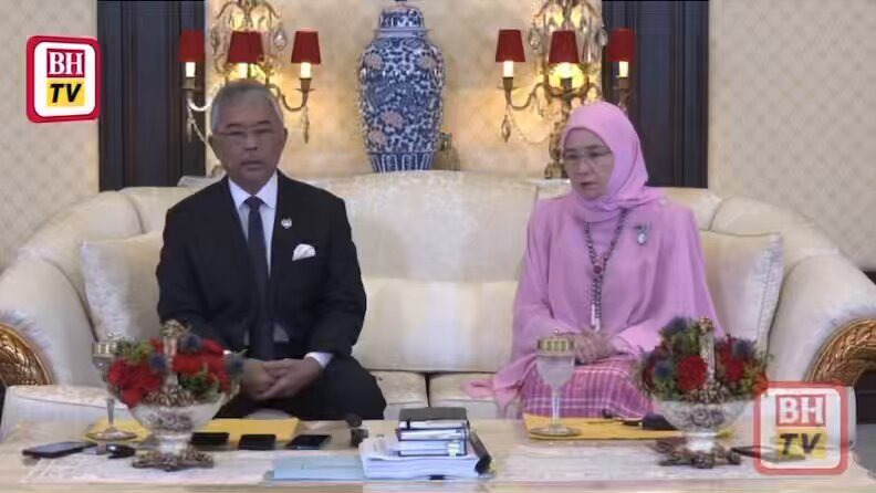 Temubual bersama YDP Agong kelmarin. Tuanku bercakap sendiri tentang penubuhan UNITY GOVERNMENT (KERAJAAN PERPADUAN). Juga menyentuh pertemuan bersama Muhyiddin Yassin dan Abdul Hadi Awang untuk pembentukan Kerajaan tersebut selepas PRU15 tetapi ditolak mentah2 oleh kedua2nya. Dengarkan... 🙂