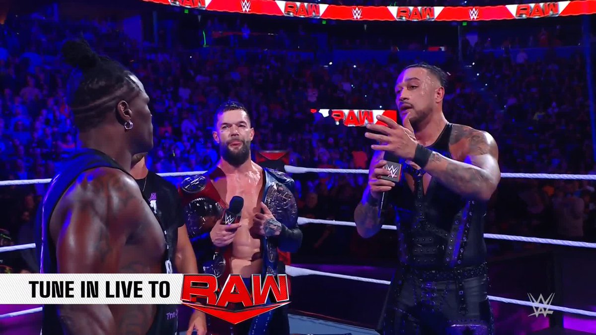 Nooooooooo! 💔💔💔💔💔 #WWERaw