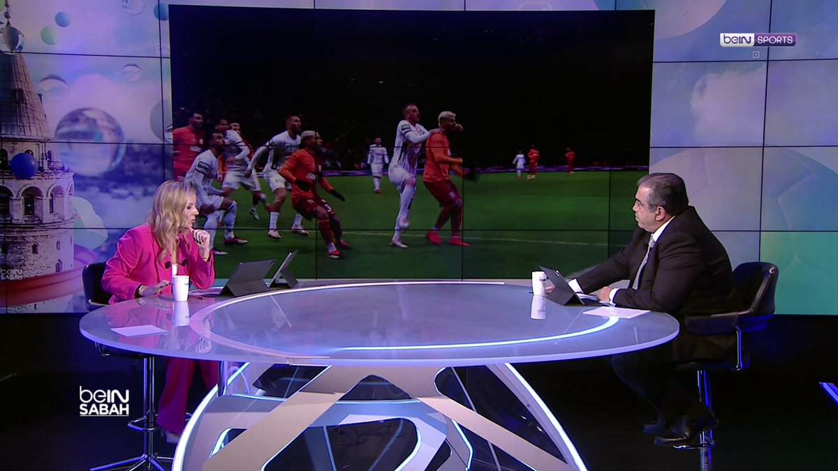 Kerem Aktürkoğlu'na gösterilen anlamsız tepki Bülent Timurkenk: "Galatasaray yönetimine önerim var; Sene sonunda Doğu ve Batı tribünlerindeki kombine sahiplerinin kombine yenileme hakkını kaldırın! Beyaz yakalıların züppeliklerini futbol kaldırmaz!"