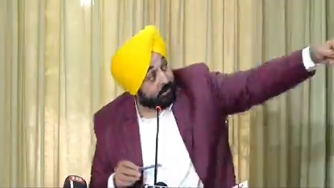 36 ਵੋਟਾਂ ਗਿਣਨ 'ਚ ਬੀਜੇਪੀ ਘੋਟਾਲਾ ਕਰ ਰਹੀ ਹੈ, 90 ਕਰੋੜ ਵੋਟ ਕਿਸ ਤਰ੍ਹਾਂ ਗਿਣੇ ਜਾਣਗੇ... ਮੈਂ ਮੰਗ ਕਰਦਾ ਹਾਂ ਅਜਿਹੇ ਪ੍ਰੀਜ਼ਾਇਡਿੰਗ ਅਫ਼ਸਰ ਖਿਲਾਫ਼ ਦੇਸ਼ ਧ੍ਰੋਹ ਦਾ ਮੁਕੱਦਮਾ ਦਰਜ਼ ਹੋਣਾ ਚਾਹੀਦਾ ਹੈ... ਚਿੰਤਾ ਇਸ ਗੱਲ ਦੀ ਹੈ ਕਿ ਛੋਟੇ ਜਿਹੇ ਸ਼ਹਿਰ 'ਚ ਵਿਰੋਧੀਆਂ ਦੀ ਜਿੱਤ ਬਰਦਾਸ਼ਤ ਨਹੀਂ ਕਰ ਸਕਦੇ ਤਾਂ 2024 'ਚ ਹੋਣ ਜਾ ਰਹੀਆਂ ਲੋਕ ਸਭਾ ਚੋਣਾਂ ਦਾ ਕੀ ਹੋਊਗਾ ?...