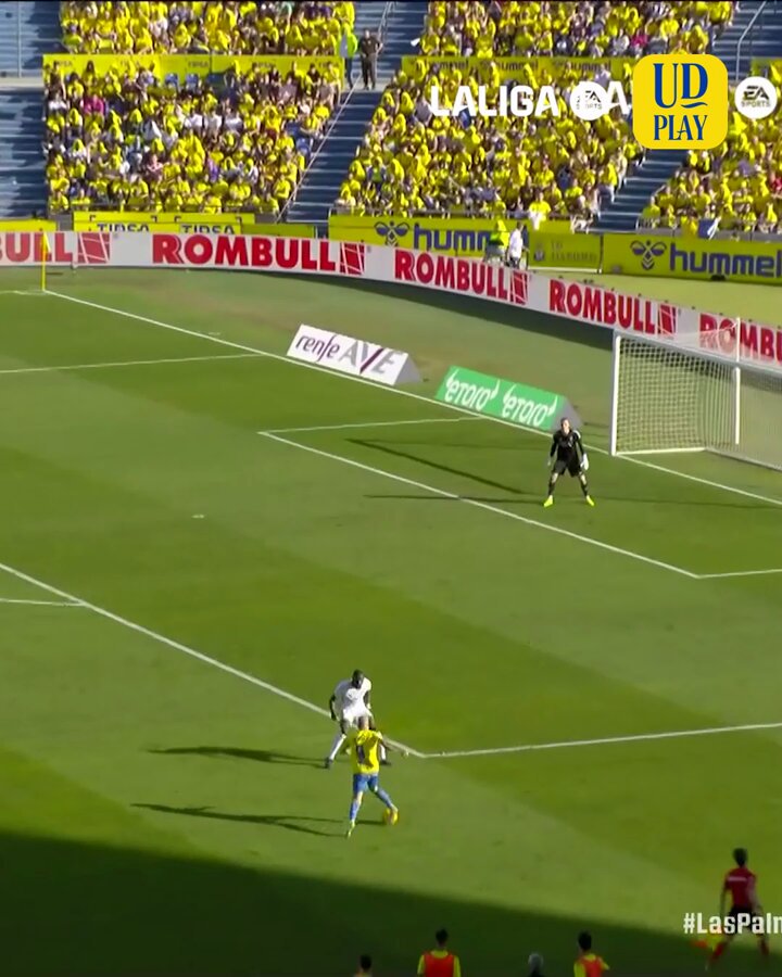 ¡La jugada maestra! 👀⚽️ Sandro Ramirez 🤝🏼 Javi Muñoz #LaLigaHighlights | #LasPalmasRealMadrid #LaUniónHaceLasPalmas 💛💙